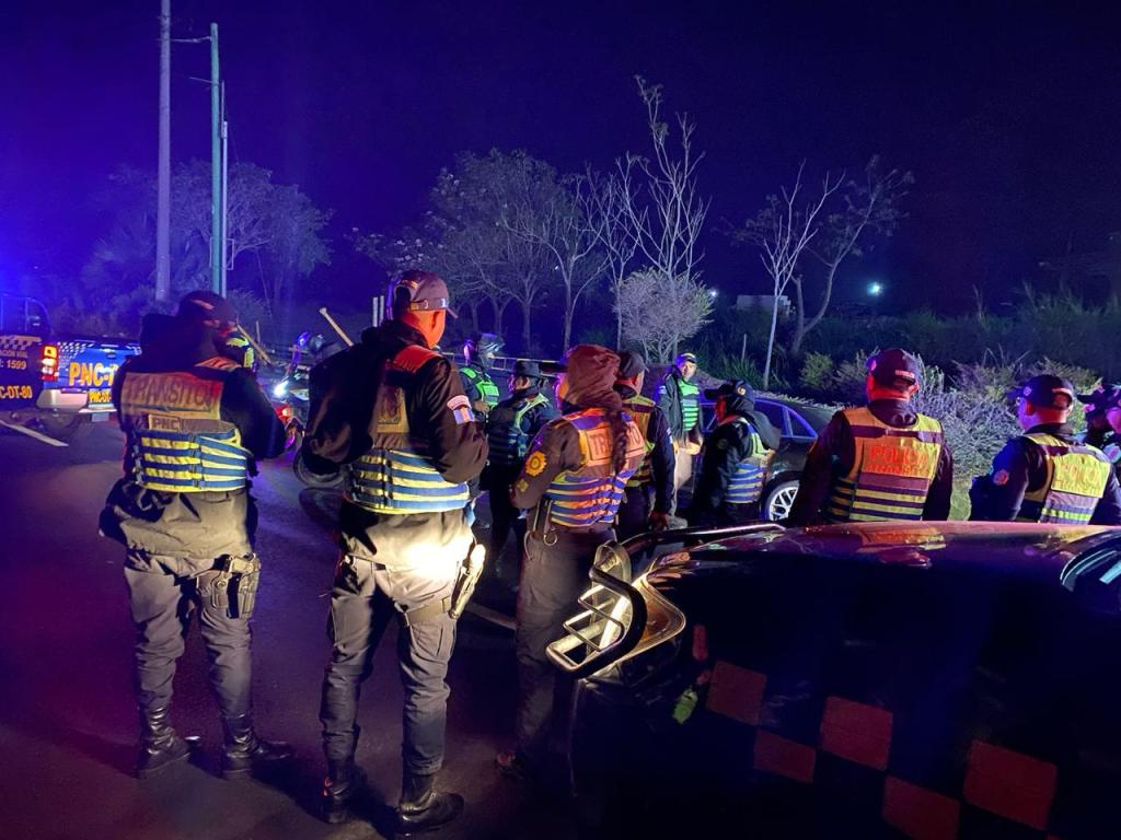 El operativo contra las carreras clandestinas se desarrollÃ³ en horas de la madrugada del 10 domingo 10 de marzo de 2024 en la Carretera a El Salvador. (Foto La Hora: CortesÃ­a, TrÃ¡nsito-PNC)