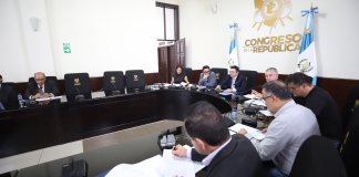 La mesa técnica que dirige el diputado Samuel Pérez escuchó la propuesta del Ministerio de Economía. Foto: Congreso