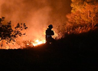 Las Brigadas y Bomberos han controlado 13 de los 23 incendios forestales activos. Foto: Bomberos Voluntarios