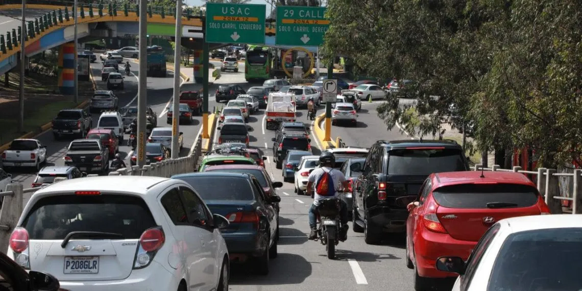 El Miércoles Santo será el día de mayor carga vehicular advierte la Policía Municipal de Tránsito de Guatemala y Villa Nueva. Foto La Hora / IGSS