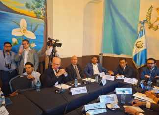 Representantes del Ministerio de Cultura y Deportes y del Comité Olímpico Internacional acuden a una citación en el Congreso. Foto: La Hora.