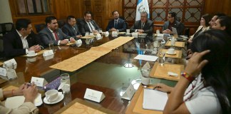 Arévalo y JD del Congreso discuten reformas para levantar suspensión al deporte. Foto: Gobierno de Guatemala