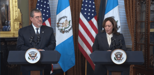 Arévalo y Harris ofrecen una conferencia de prensa. Foto / Casa Blanca, captura de pantalla.