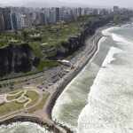 ARCHIVO - Vista aérea del distrito de Miraflores, en Lima, el 28 de marzo de 2023. La capital de Perú será la sede de los Juegos Panamericanos de 2027. Foto:Martín Mejía-AP/La Hora