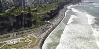 ARCHIVO - Vista aérea del distrito de Miraflores, en Lima, el 28 de marzo de 2023. La capital de Perú será la sede de los Juegos Panamericanos de 2027. Foto:Martín Mejía-AP/La Hora