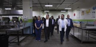 En enero, el ministro de Salud, Oscar Cordon, realizó una supervisión en hospitales. Foto: MSPAS/La Hora