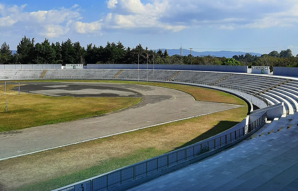 Vista del estadio dentro del parque Erick Barrondo, en la zona 7 capitalina. Cultura y Deportes adjudicó un contrato millonario para la seguridad de este parque en los últimos días del gobierno pasado. Foto / MCD.