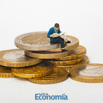 Ahorrar es separar una parte del ingreso para utilizarla en el futuro. Es administrar de manera prudente y adecuada los recursos.