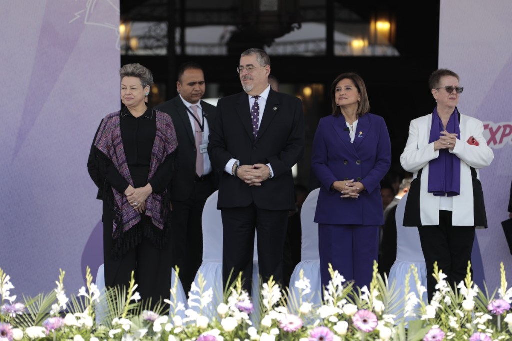 Dra. Herrera junto La Dra. Herrera de SEPREM, la Primera Dama y el Presidente, Bernardo Arévalo. Foto: Gobierno de Guatemala/La Hora