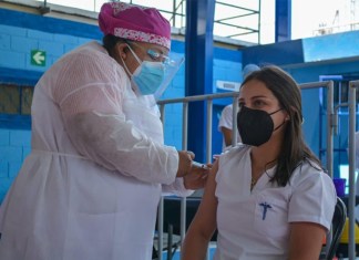 La vacunación contra el COVID-19 continúa. Foto: Gobierno de Guatemala