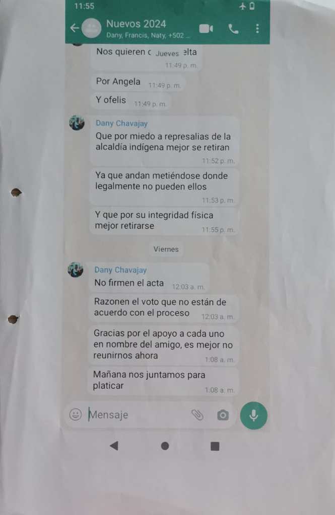 "No firmen el acta", se lee en un texto que aparece haber sido escrito por la persona a quien identifican como Dany Chavajay.