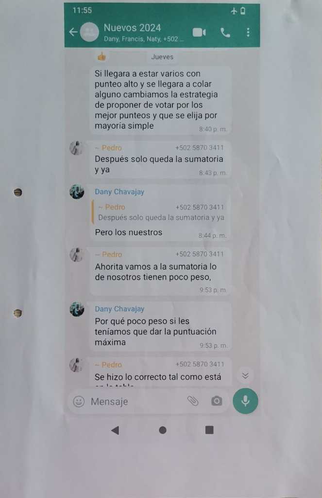 Chavajay se dirige al grupo y habla de una puntuación máxima.