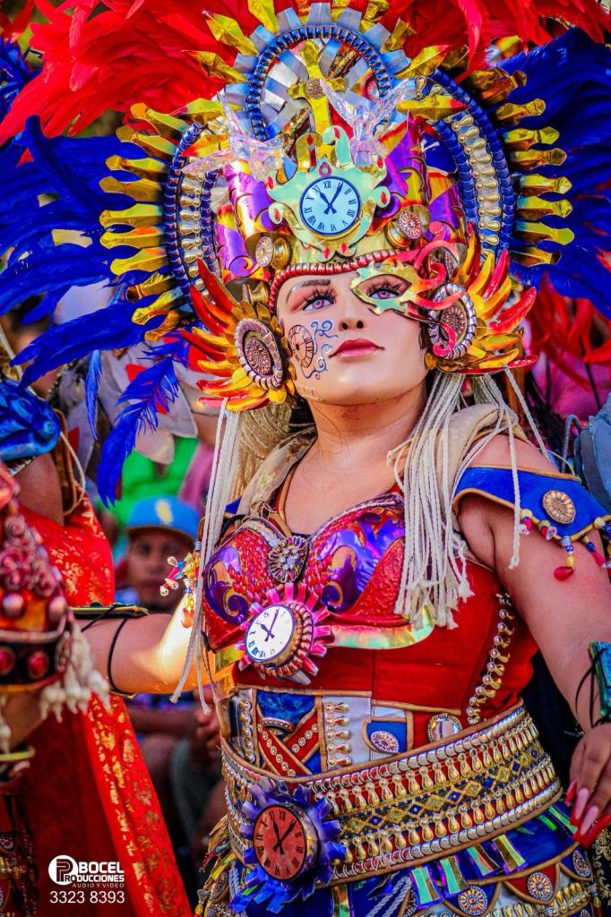 Los trajes suelen ser de colores muy llamativos y representan la alegría de la festividad. (Foto La Hora: Cortesía Club Saturno de Sumpango)