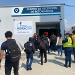 "Atendidos en el Centro de Recepción de Retornados, ubicado en la Fuerza Aérea Guatemalteca en la avenida Hincapié 10-98 zona 13 de la ciudad capital." Foto: IGM