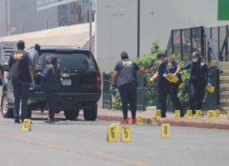 El Ministerio Público recaba evidencias en el lugar del ataque en contra de la fiscal del MP Miriam Reguero ocurrido en zona 9. Foto: José Orozco/La Hora