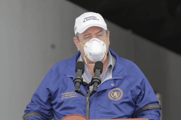Amplios sectores criticaron la gestión que el expresidente Alejandro Giammattei hizo de la pandemia. Foto: José Orozco/La Hora