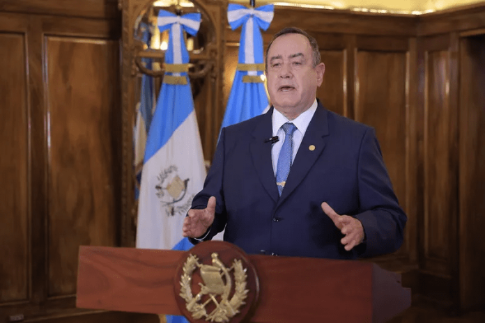 Alejandro Giammattei, mientras transmite un mensaje a la nación. La SAAS tiene la misión de proteger al presidente y vicepresidente de la república y sus familias. Foto: Gobierno de Guatemala/La Hora