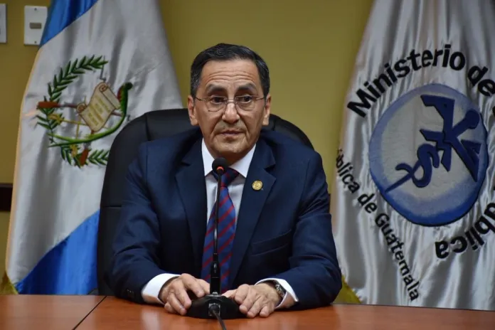 El presidente Alejandro Giammattei encomendó al exministro Hugo Monroy Castillo dirigir una unidad médica encargada de la construcción de siete nuevos hospitales. Foto: La Hora/Redes Sociales