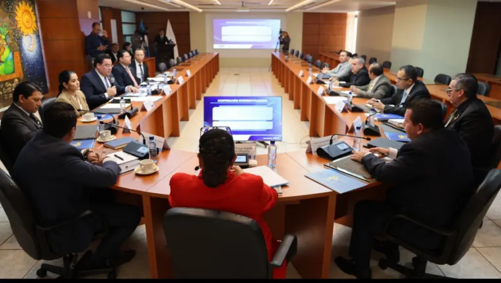 La Fiscal General del MP participó en la reunión con el Contralor de cuentas y otros funcionarios. Foto: MP/La Hora