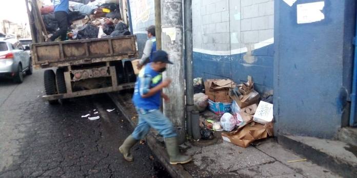 CamiÃ³n recolector de basura en Villa Nueva. Foto: Municipalidad de Villa Nueva