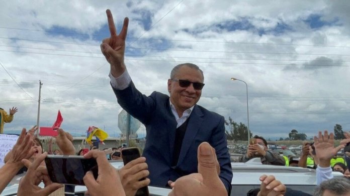 El exvicepresidente ecuatoriano (2013-2017) Jorge Glas, que cumplía una condena por recibir millones en sobornos de Odebrecht de Brasil. (Foto de Mateo Flores/AFP)