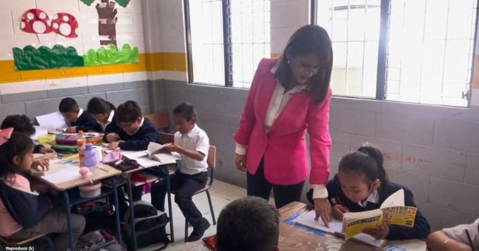 Magy es una profesional que se ha dedicado a buscar que los niños tengan una mejor educación y ha puesto su vocación al servicio de los demás. (Foto La Hora: Jesús Ríos)