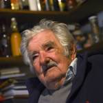 El expresidente de Uruguay José Mujica habla durante una entrevista con EFE. Foto: EFE/ Sofía Torres