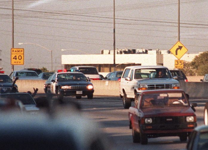 Imagen de la persecución de O.J. Simpson que viajaba en la Ford Bronco. Foto: AFP/La Hora