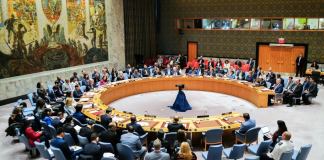 El Consejo de Seguridad de las Naciones Unidas celebra una reunión sobre la situación en Oriente Medio, incluido el reciente ataque de Irán contra Israel, en la sede de la ONU en la ciudad de Nueva York el 14 de abril de 2024. (Foto de Charly TRIBALLEAU / AFP)