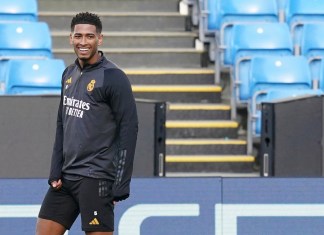 Jude Bellingham, del Real Madrid, asiste a una sesión de entrenamiento en el estadio Etihad de Manchester, el martes 16 de abril de 2024, antes del partido de cuartos de final de la Liga de Campeones del miércoles contra el Manchester City. (Martin Rickett/PA vía AP)