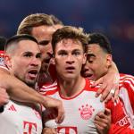 Oshua Kimmich, centro, del Bayern Múnich, celebra con sus compañeros de equipo después de anotar el único gol. (AP Foto/Christian Bruna)