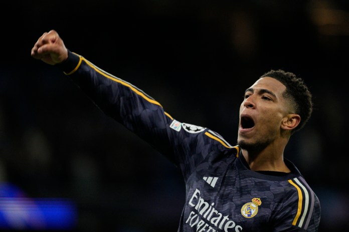 Jude Bellingham, del Real Madrid, festeja tras la victoria sobre el Manchester City en los cuartos de final de la Liga de Campeones, el miércoles 17 de abril de 2024 (AP Foto/Dave Shopland)