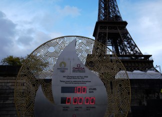 días para la ceremonia de Inauguración de los Juegos Olímpicos, el miércoles 17 de abril de 2024, en París. (AP Foto/Christophe Ena)