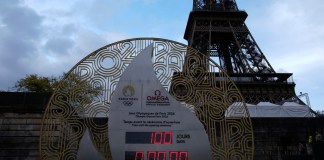 días para la ceremonia de Inauguración de los Juegos Olímpicos, el miércoles 17 de abril de 2024, en París. (AP Foto/Christophe Ena)