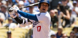 Shohei Ohtani, de los Dodgers de Los Ángeles, grita después de batear una bola de foul durante la primera entrada de un juego de béisbol contra los Mets de Nueva York en Los Ángeles, el domingo 21 de abril de 2024. (Foto AP/Kyusung Gong)