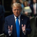 El expresidente Donald Trump habla con los medios de comunicación. (Victor J. Blue/The Washington Post via AP, Pool)