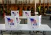 Urnas en un centro de votación, el martes 23 de abril de 2024, en Newtown, Pensilvania. (AP Foto/Matt Rourke)