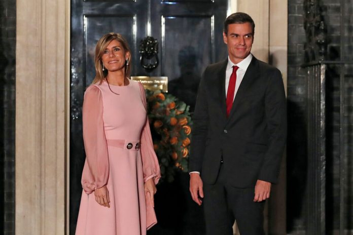El presidente del gobierno español, Pedro Sánchez, y su esposa Begoña Gómez. Foto: (AP Foto/Alastair Grant, Archivo)