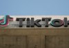 Un letrero de TikTok se muestra en su edificio en Culver City, California. (Foto AP/Damian Dovarganes, Archivo)