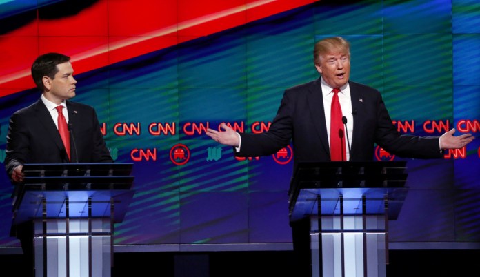 PreviousNext Los aspirantes presidenciales republicanos Donald Trump, a la derecha, y el senador Marco Rubio, de Florida, durante un debate presidencial el 10 de marzo de 2016, en Coral Gables, Florida. (Foto AP/Wilfredo Lee, Archivo)