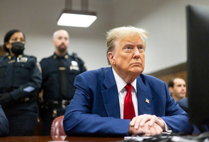 El expresidente Donald Trump comparece ante un tribunal penal de Manhattan antes de su juicio en Nueva York, el martes 30 de abril de 2024. (Justin Lane/Pool Photo vía AP)