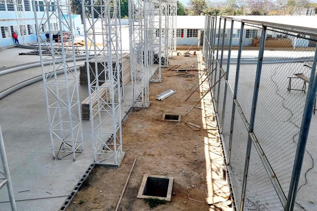 Estructura en la escuela de Parramos, en donde se ve la construcción a medias. Foto: CIV.