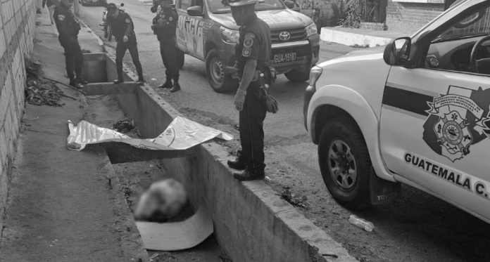 Bomberos reportan el hallazgo de cadáveres envueltos en sábanas. (Foto: Bomberos Departamentales)
