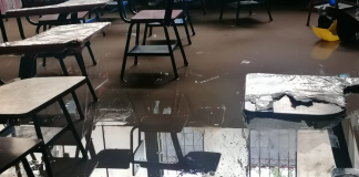 Las lluvias provocan primeros daños en una escuela. (Foto: Conred)