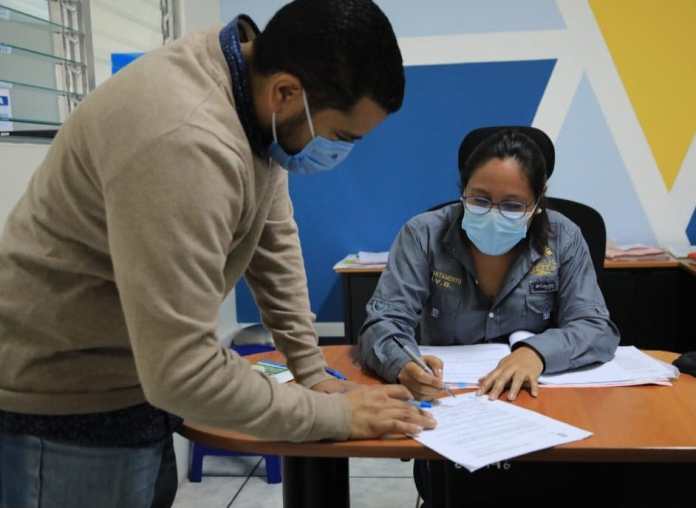 La cantidad del aporte se calcula con base en el último sueldo devengado por el trabajador en el sector formal. Foto La Hora / IGSS