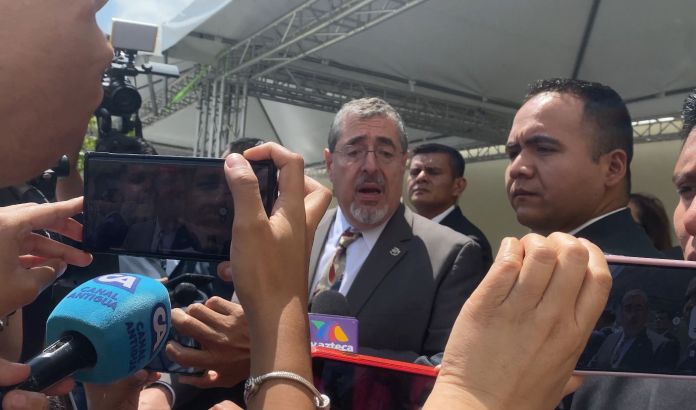 El presidente Bernardo Arévalo dijo que hay diputados que no quieren dar las herramientas para trabajar para el pueblo de Guatemala. 