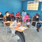 El Ministerio de Educación (Mineduc) condiciona el regreso a clases presenciales con el uso de mascarilla, para evitar problemas respiratorios por la contaminación del aire. Foto: Archivo La Hora