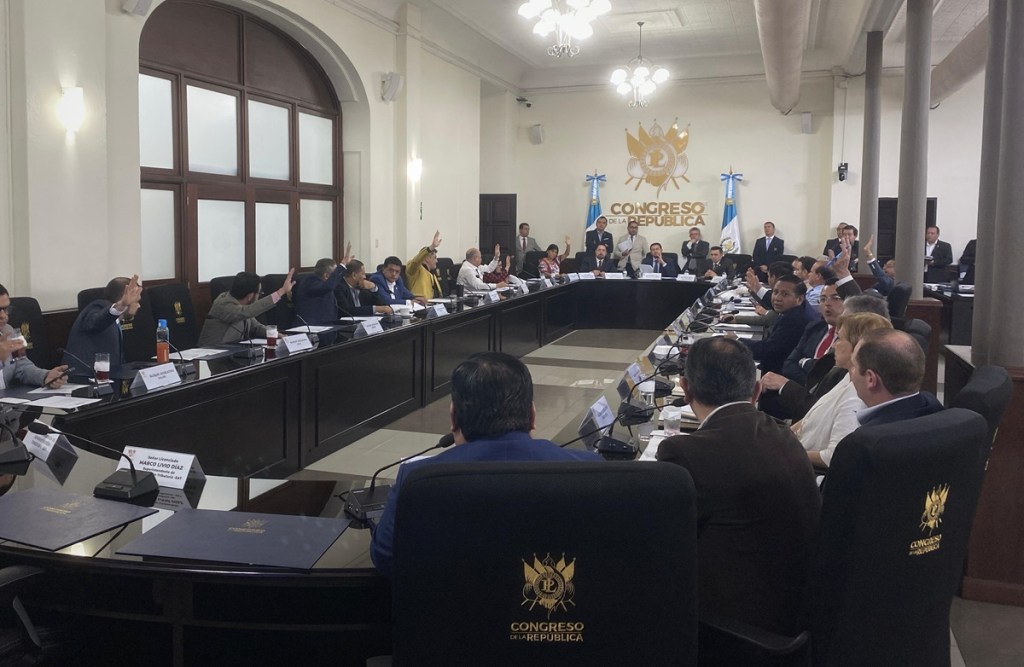 Diputados votan por propuesta de retirar iniciativa de ley que dispone aprobar la Ley de Teletrabajo. Foto: José Orozco/La Hora