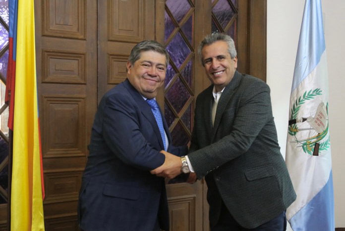 El miércoles 3 de abril, el ministro Francisco Jiménez se reunió con el Ministro del Interior de Colombia, Luis Velasco. Foto: Mingob