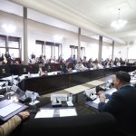 Los jefes de bloque aprobaron iniciar la discusión de una ley para colocar un impuesto a los vendedores informales. Foto: Congreso